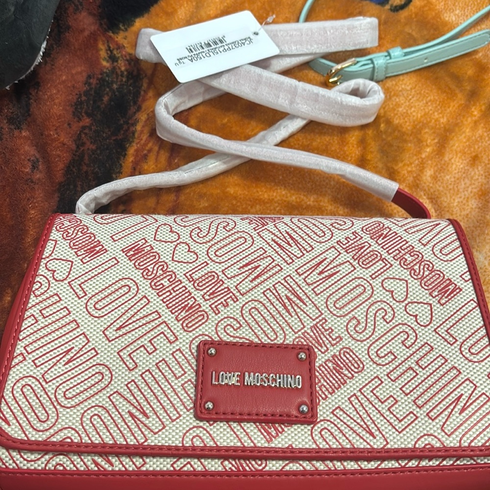 Love moschino